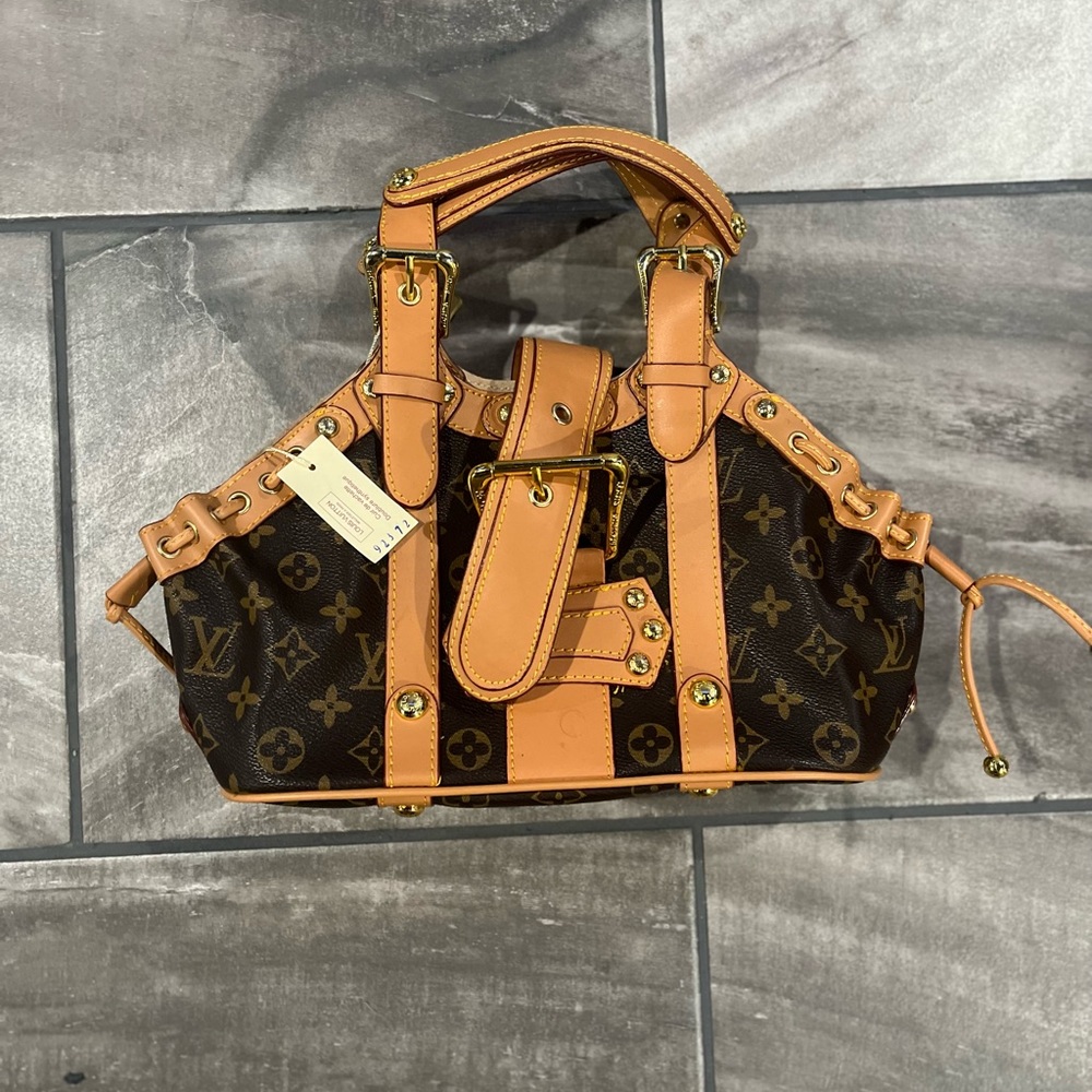 Louis Vuitton (Shoulder bag)